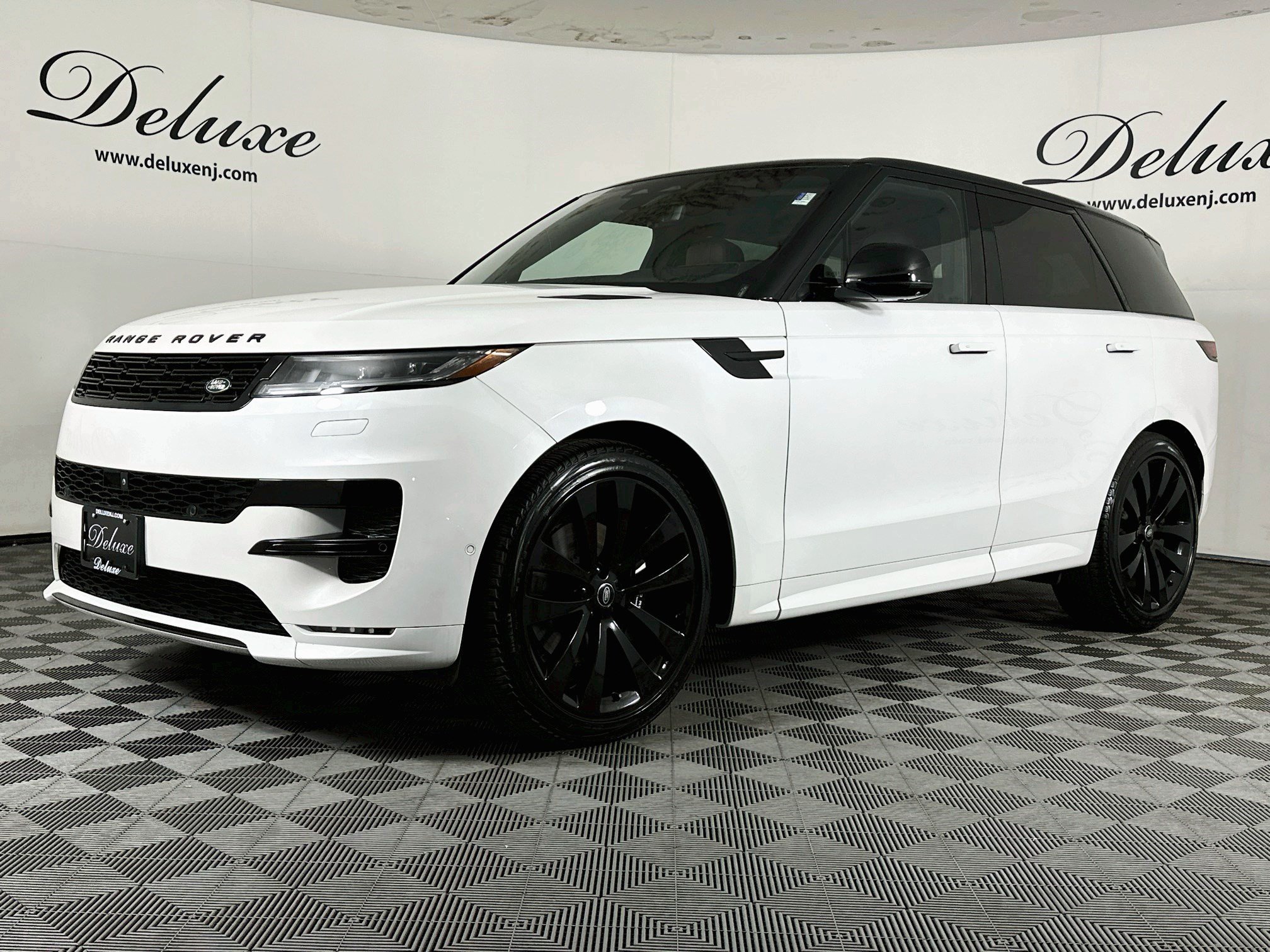Used 2024 Land Rover Range Rover Sport Dynamic SE AWD/4WD image 3
