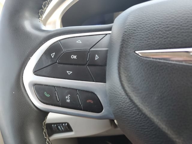 Used 2022 Chrysler Pacifica Touring-L FWD image 21