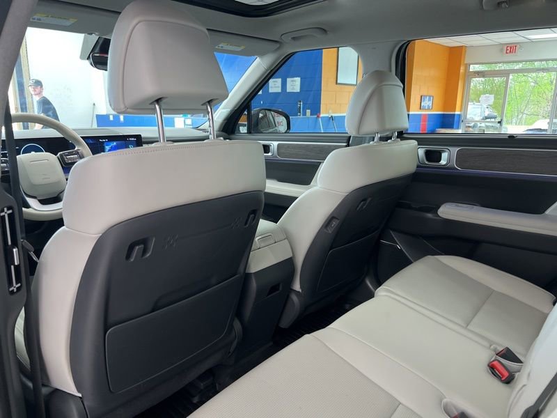 Used 2024 Hyundai Santa Fe Limited AWD/4WD image 17