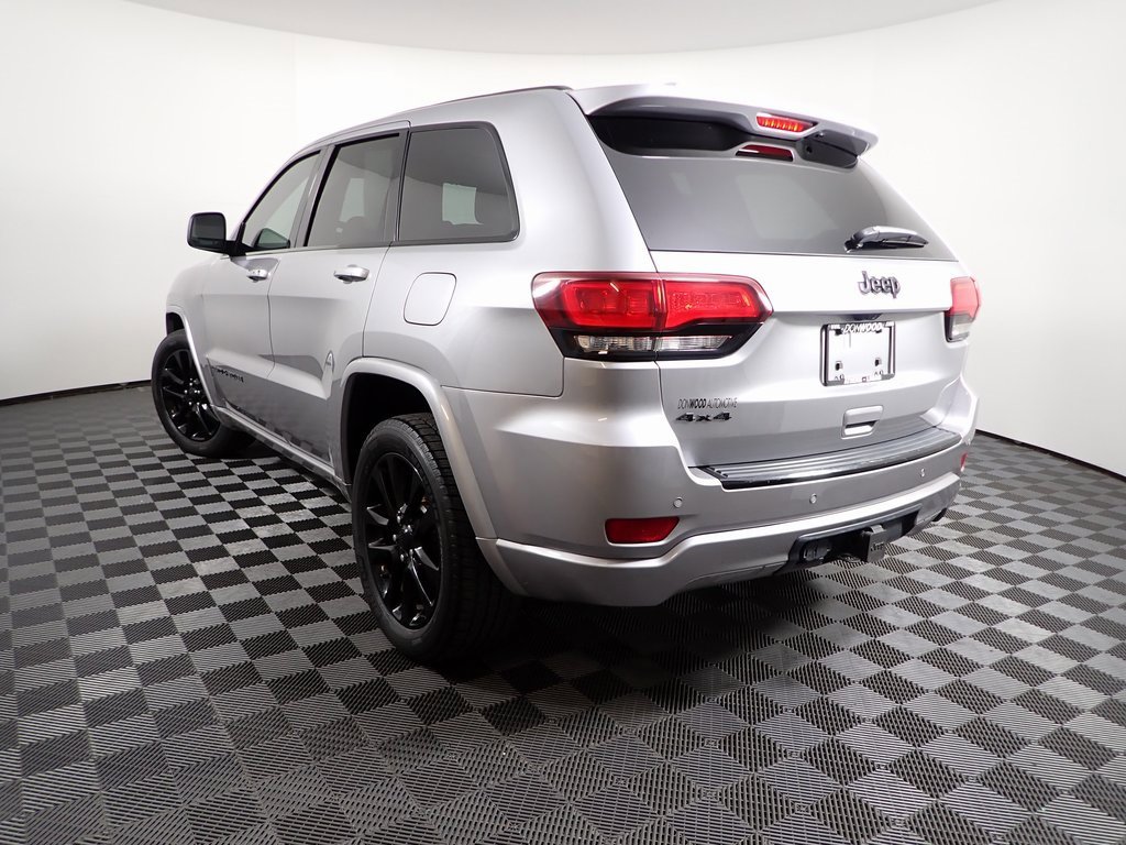 Used 2017 Jeep Grand Cherokee Altitude image 12