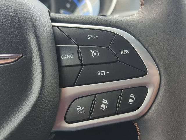 Used 2024 Chrysler Pacifica Pinnacle FWD image 14