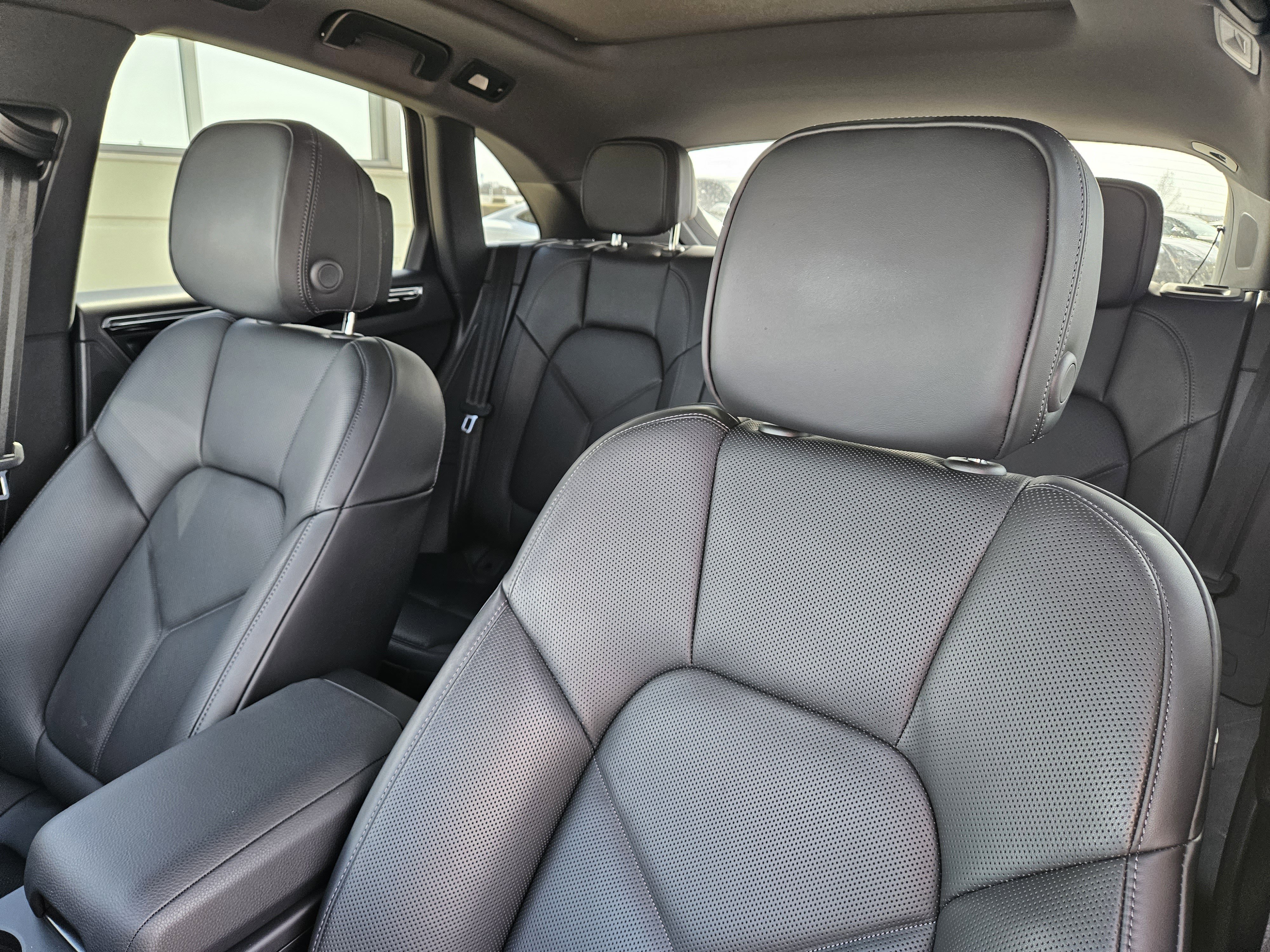 Certified 2026 Porsche Macan image 6