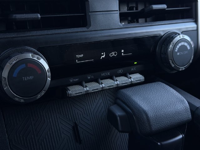 Used 2025 Toyota 4Runner SR5 AWD/4WD image 20