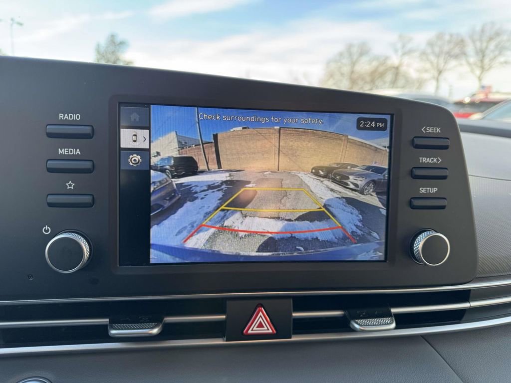 Certified 2025 Hyundai Elantra Sport image 24