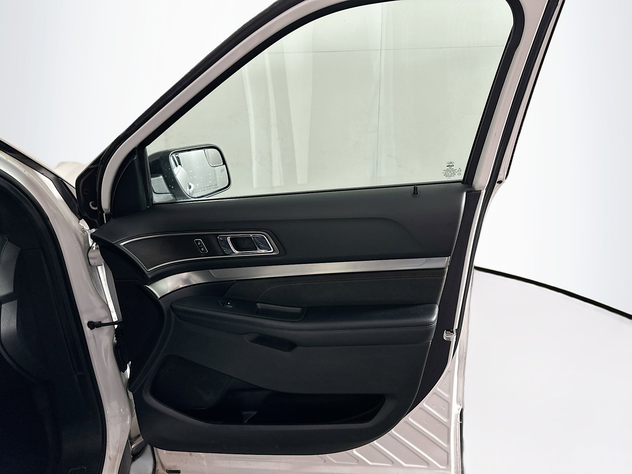 Used 2018 Ford Explorer XLT w/ Equipment Group 202A image 31