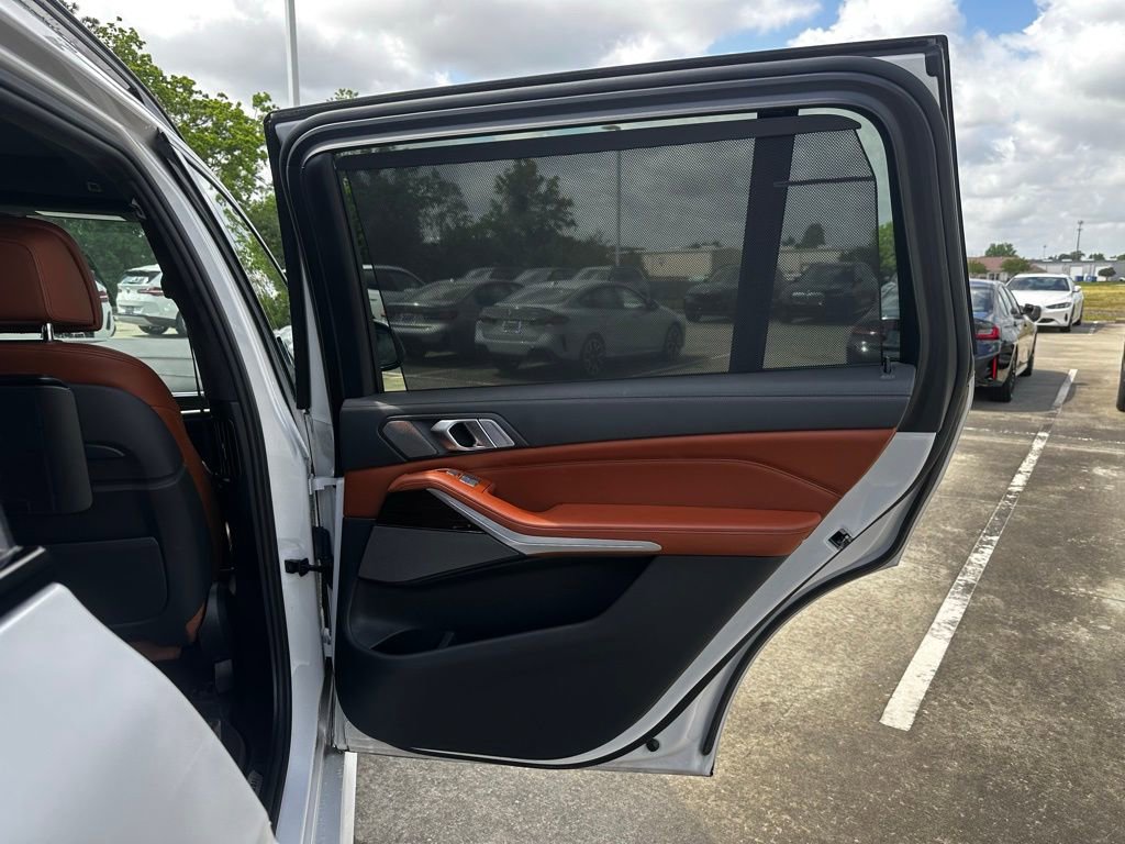 Used 2020 BMW X7 M50i image 28