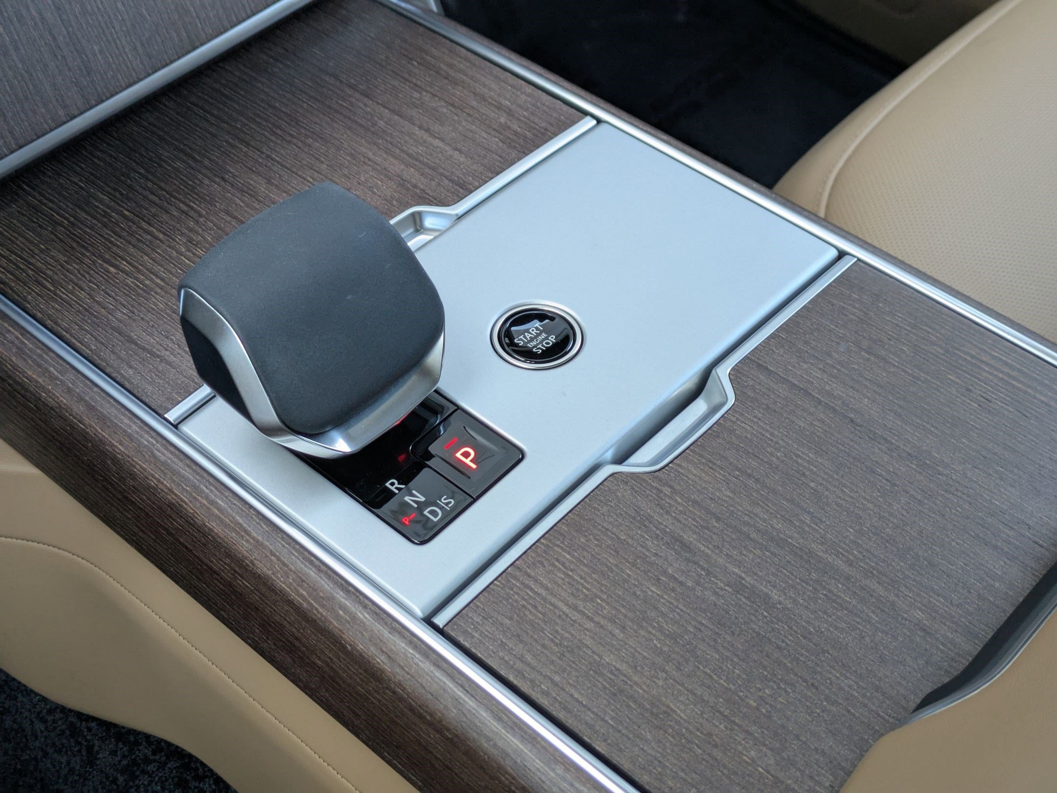 Certified 2025 Land Rover Range Rover SE image 22