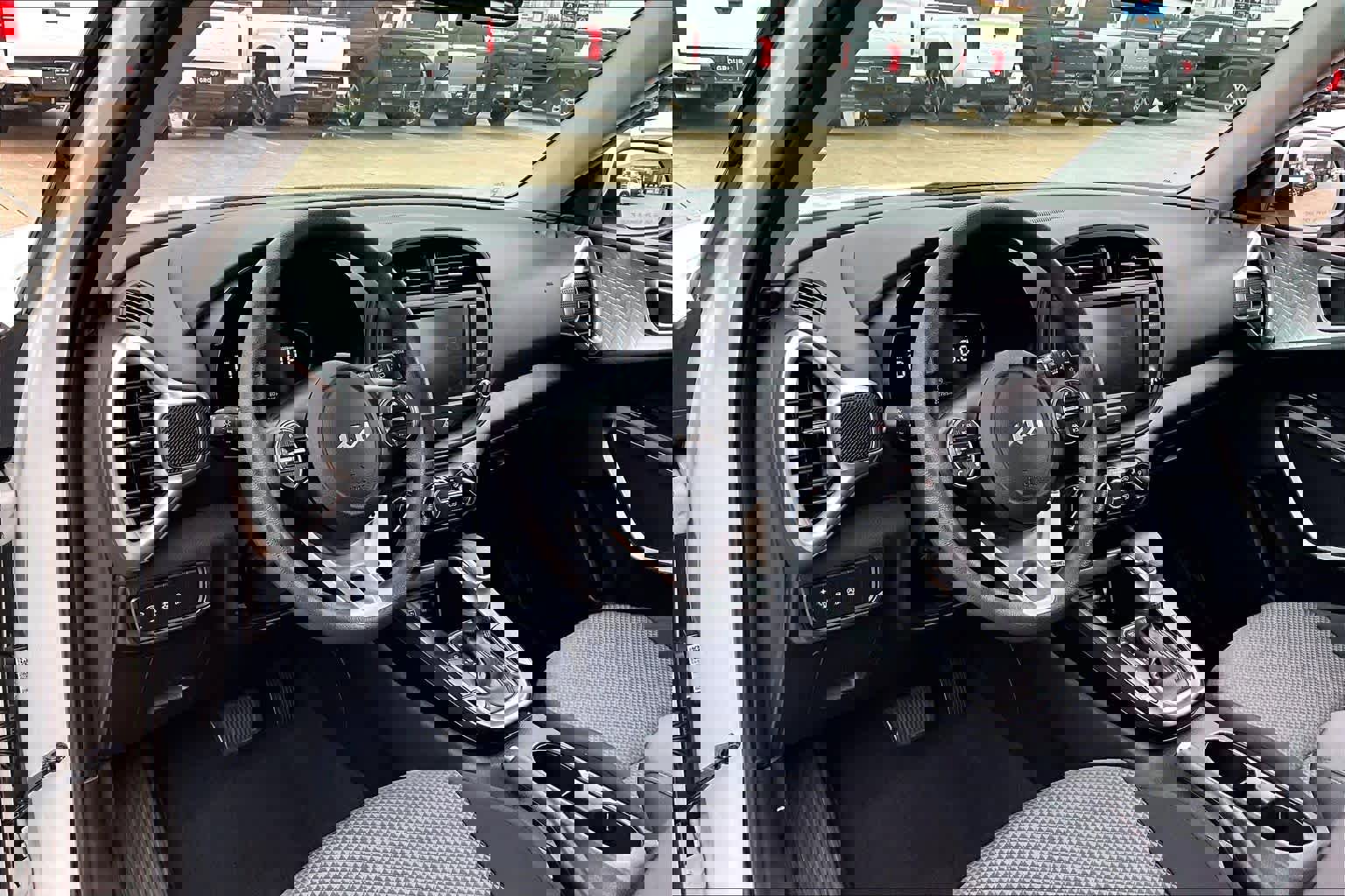 Used 2025 Kia Soul LX w/ LX Technology Package image 17