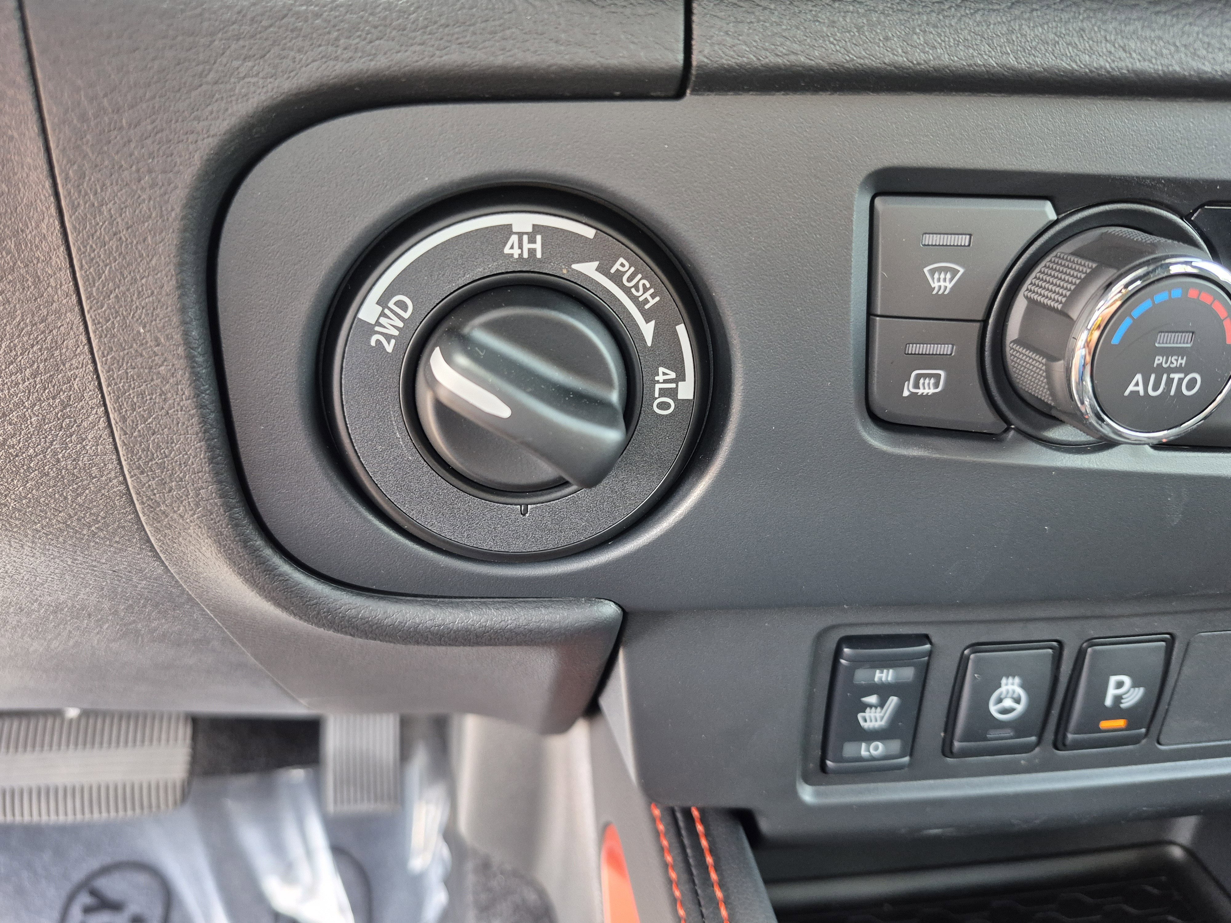 New 2026 Nissan Frontier PRO-4X w/ Pro-4x Convenience Package AWD/4WD image 27