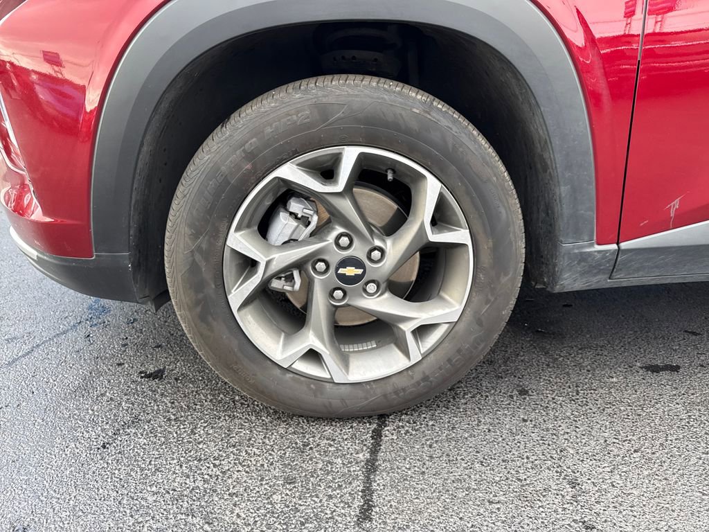 Used 2025 Chevrolet Trax LT image 30