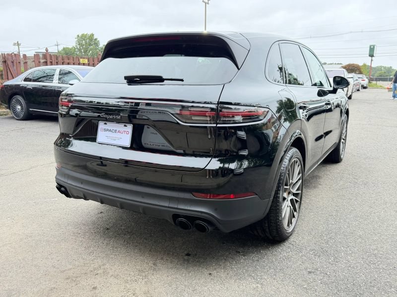 Used 2023 Porsche Cayenne Platinum Edition AWD/4WD image 6