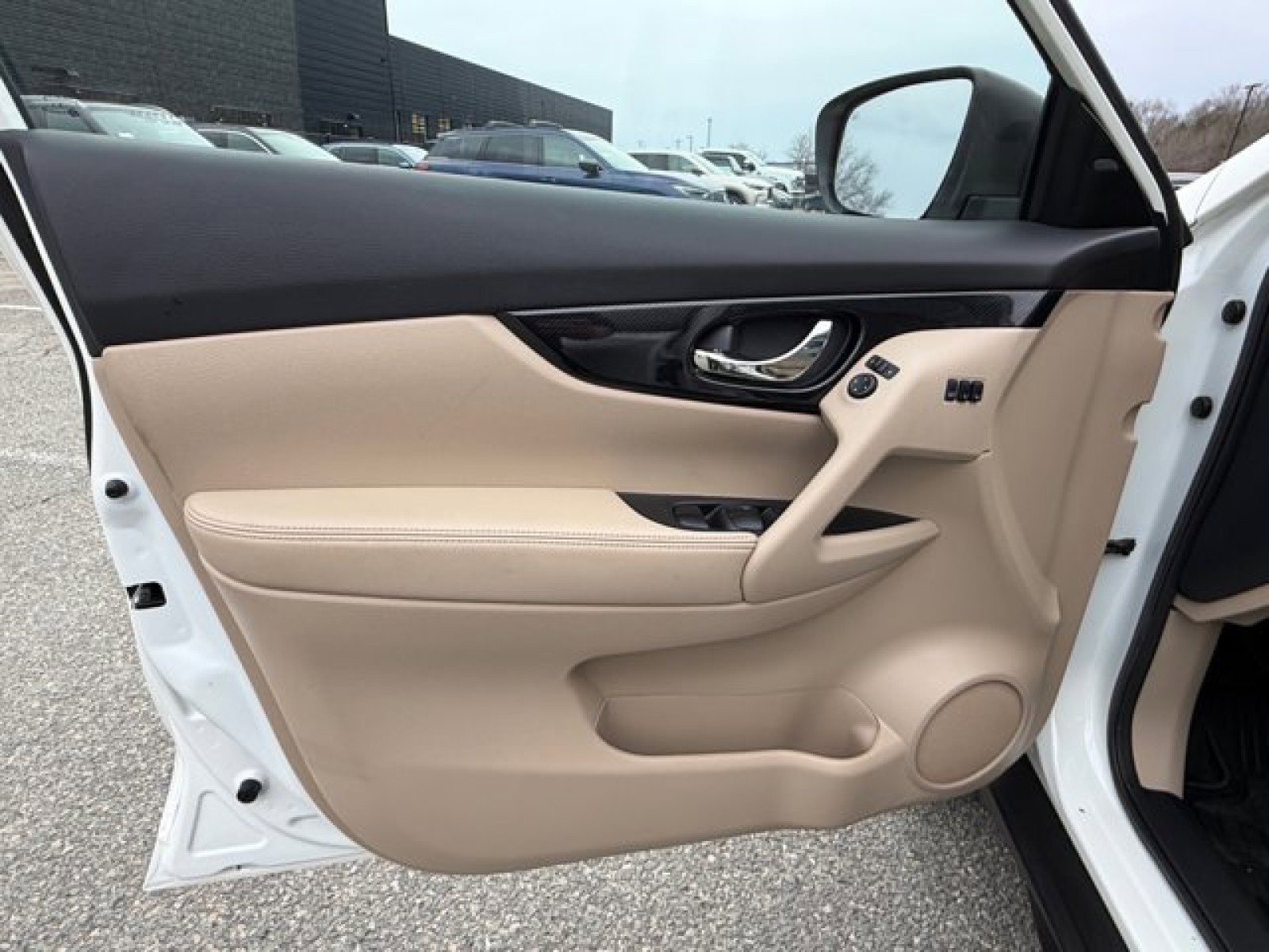 Used 2020 Nissan Rogue SL w/ Premium Package image 21