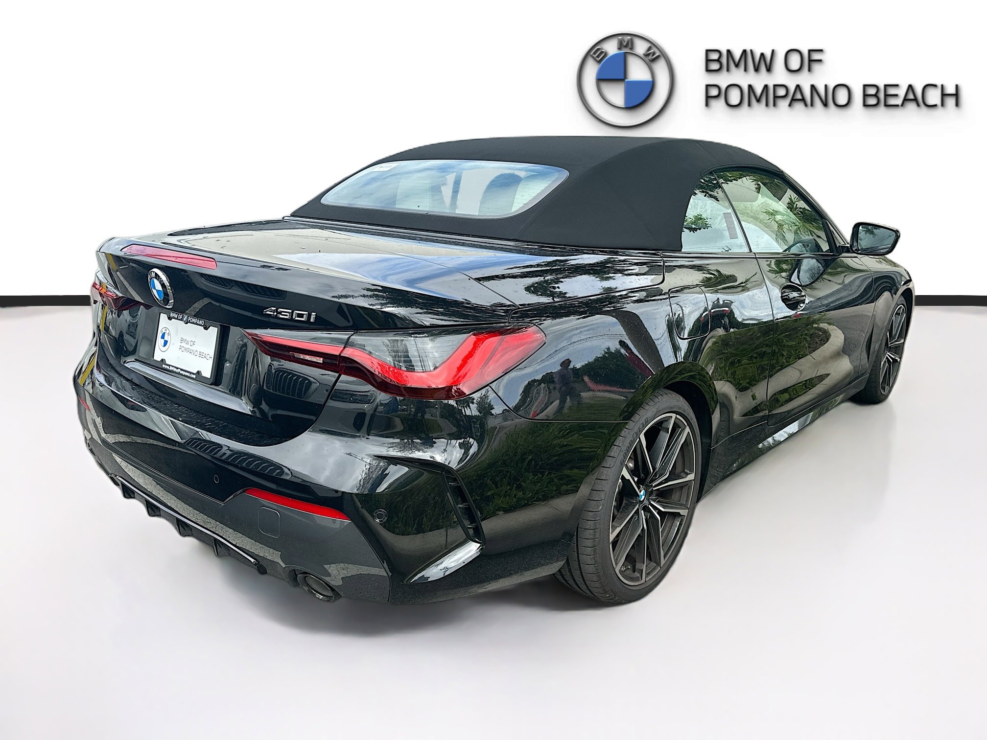 Used 2024 BMW 430i Convertible w/ M Sport Package image 5