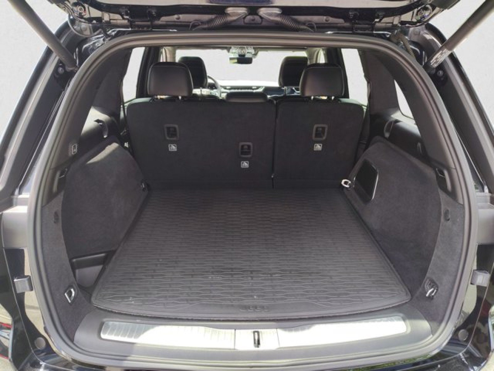 Used 2023 Jeep Grand Cherokee Summit AWD/4WD image 19