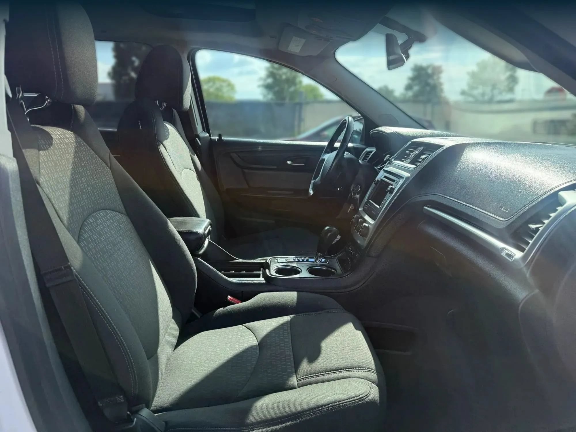 Used 2016 GMC Acadia SLE AWD/4WD image 18