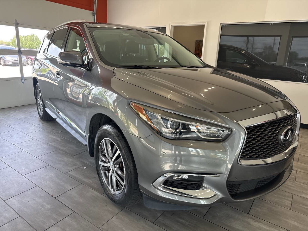 Used 2018 INFINITI QX60 AWD w/ Premium Plus Package image 2
