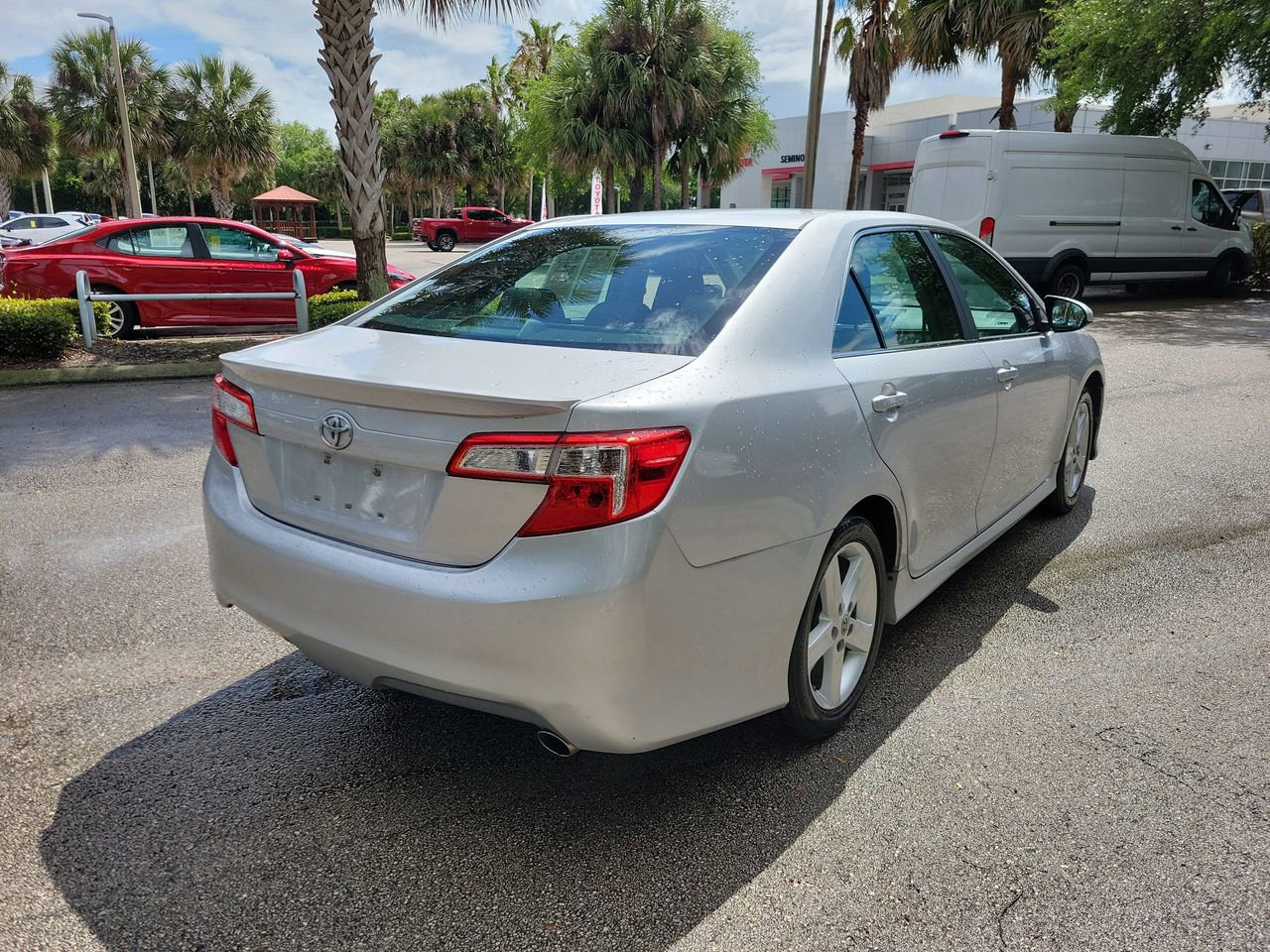 Used 2014 Toyota Camry SE w/ Fleet Convenience Package image 3
