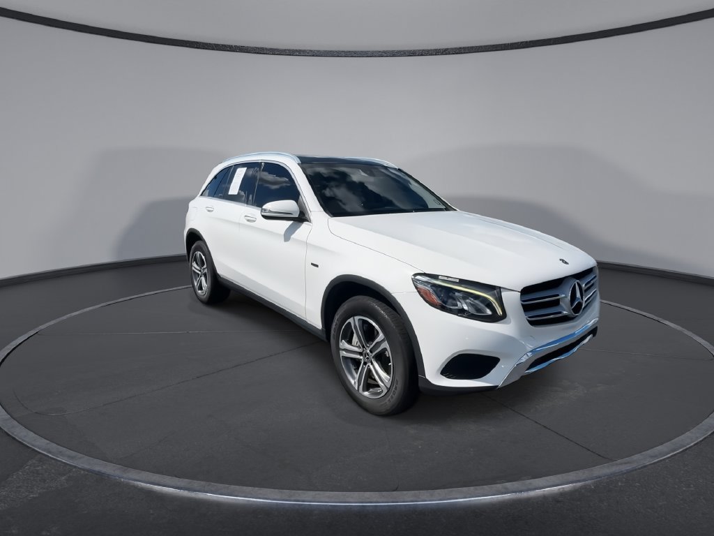Used 2019 Mercedes-Benz GLC 350e 4MATIC image 2