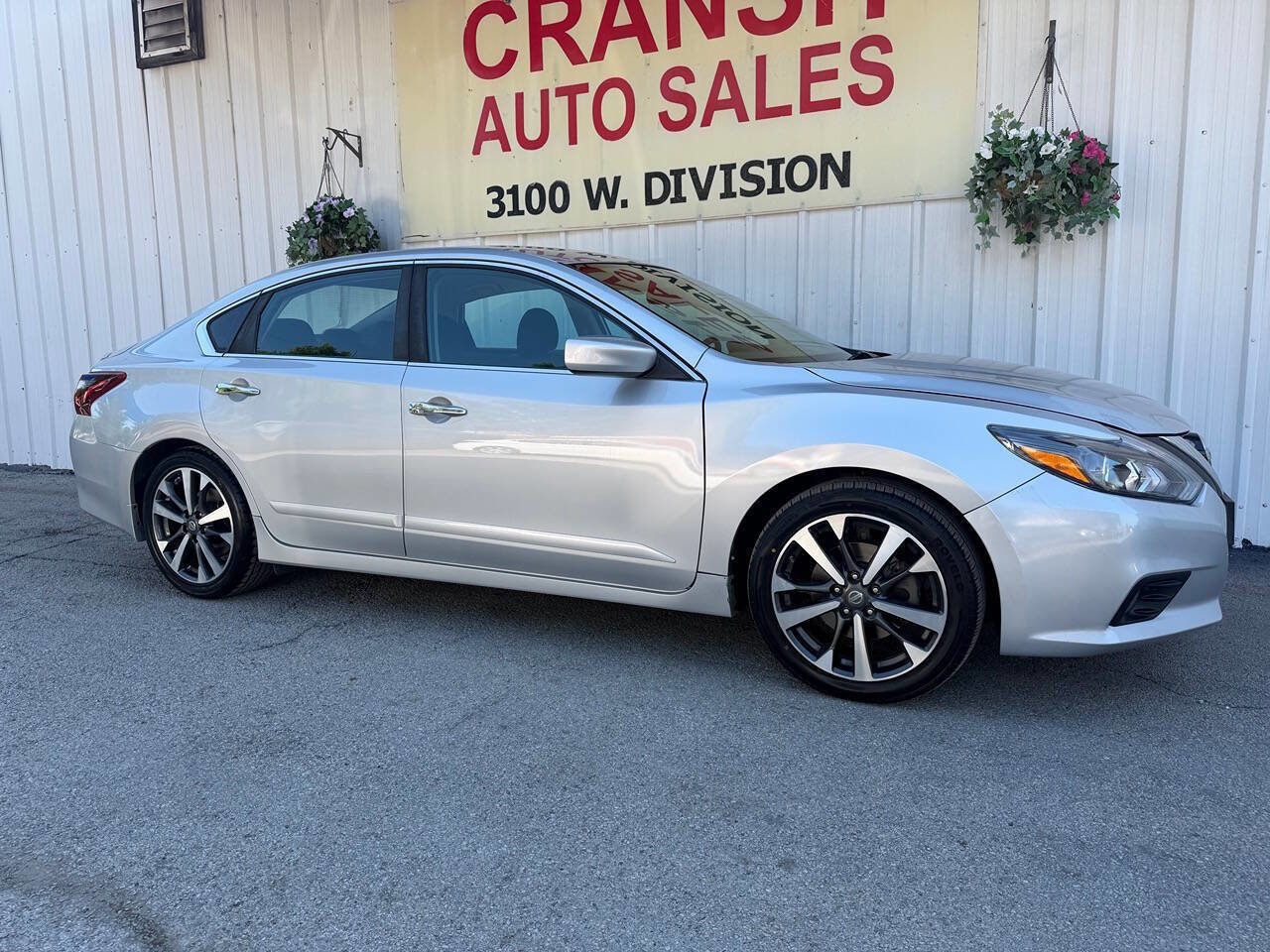 Used 2017 Nissan Altima 2.5 SR FWD image 3