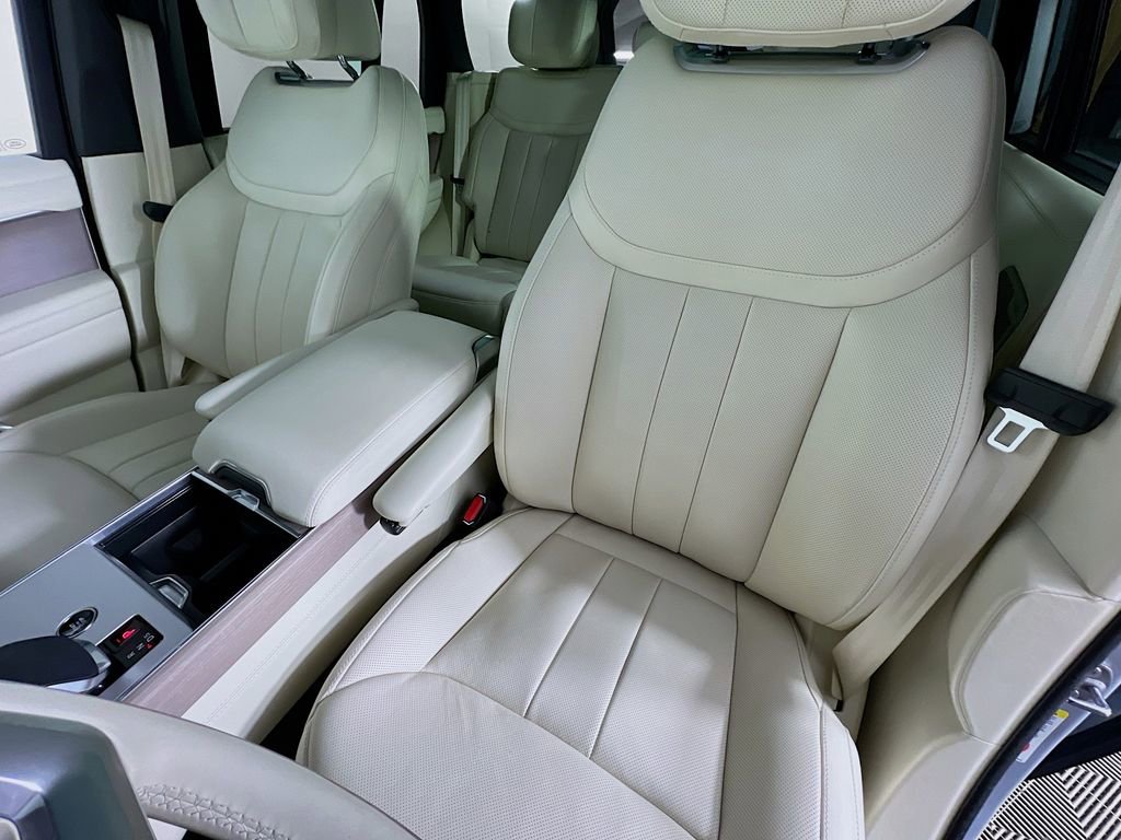 Used 2025 Land Rover Range Rover Autobiography image 22