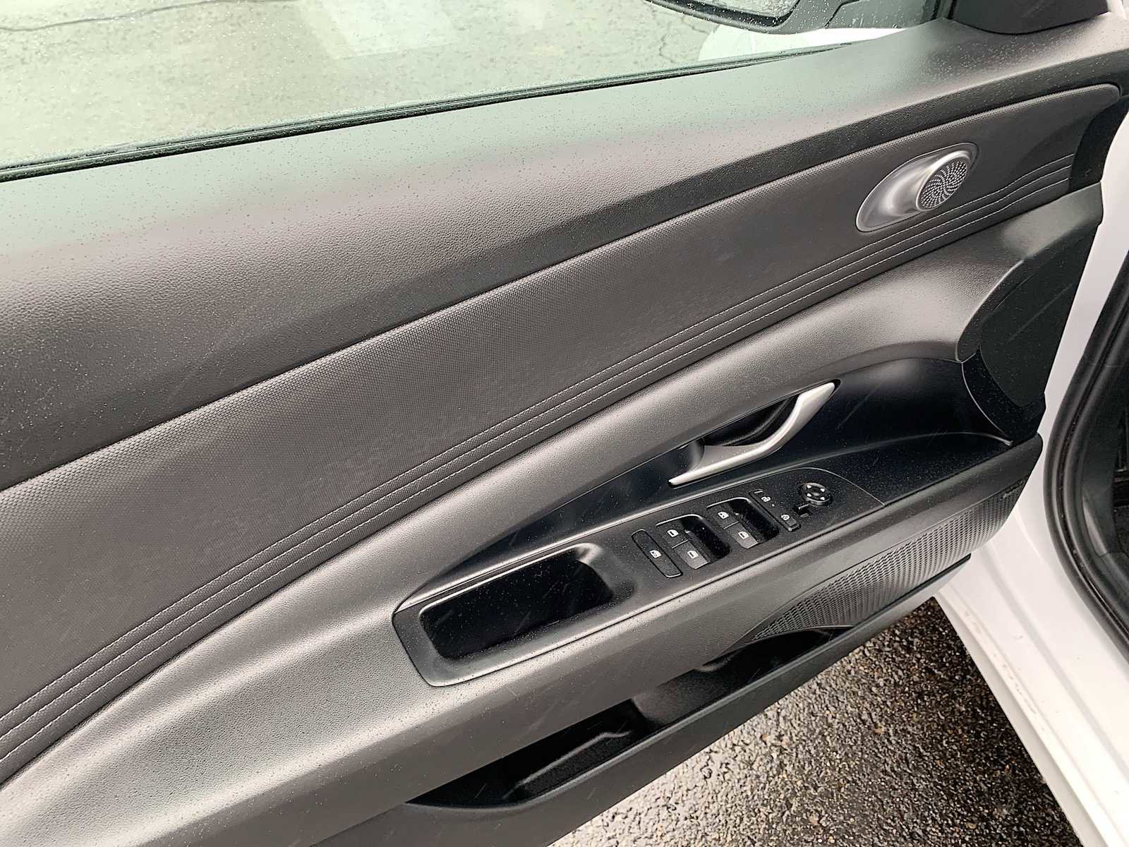 Used 2025 Hyundai Elantra Limited image 22