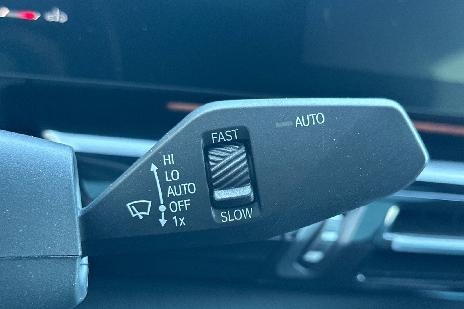 Used 2025 BMW X2 xDrive28i w/ Premium Package image 33