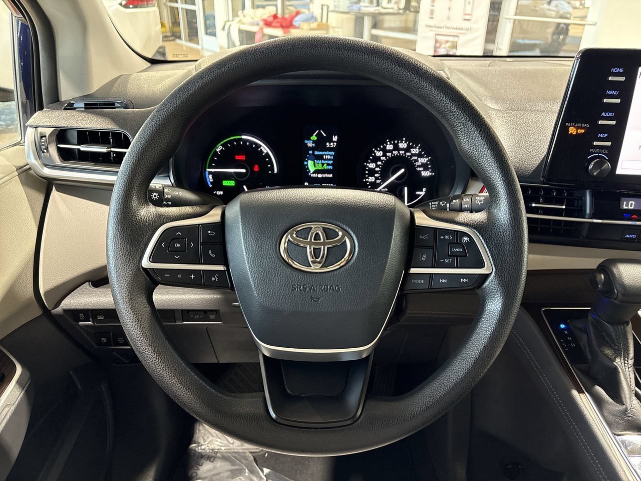 Certified 2021 Toyota Sienna LE FWD image 14