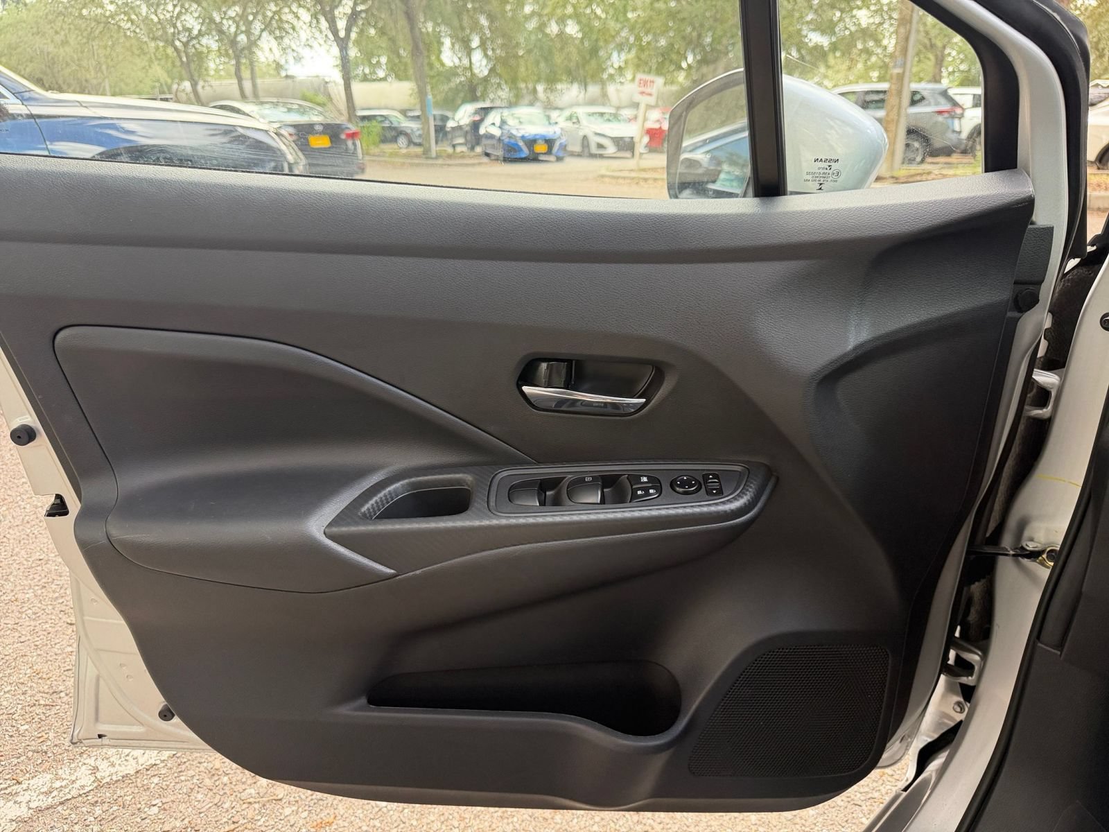 Used 2025 Nissan Versa SV FWD image 18