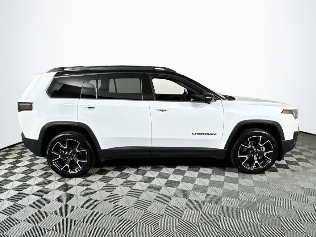 Used 2026 Jeep Cherokee Overland w/ Advanced Pro Tech Group AWD/4WD image 8