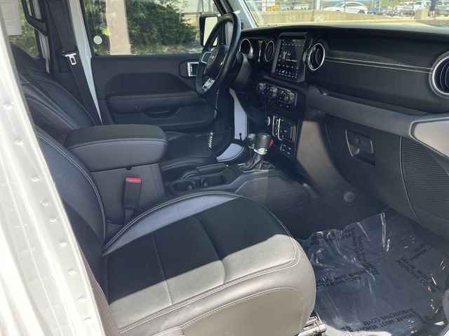Used 2023 Jeep Wrangler Unlimited Sahara w/ Cold Weather Group AWD/4WD image 17