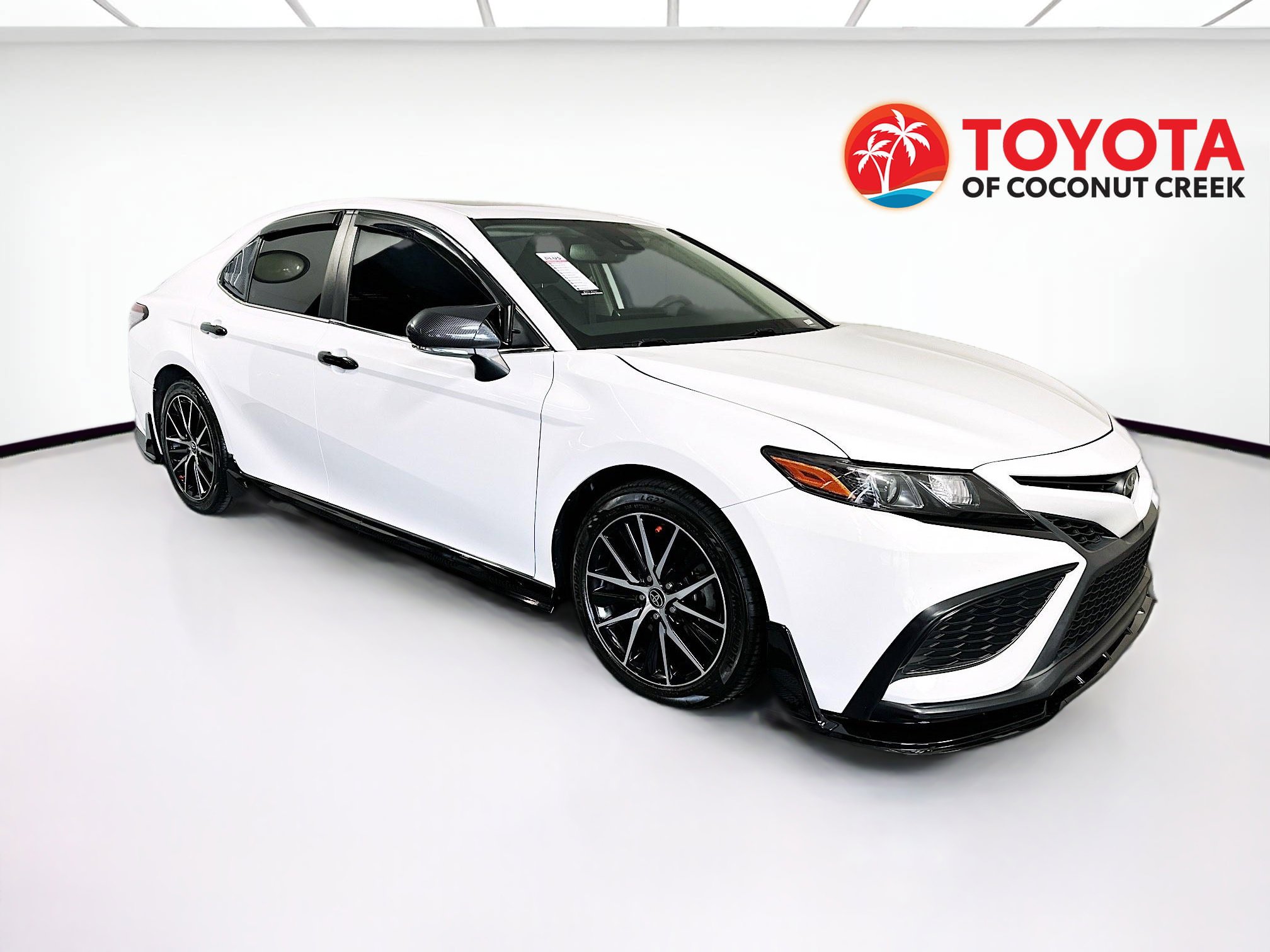 Used 2022 Toyota Camry SE w/ Audio Upgrade Package FWD image 1