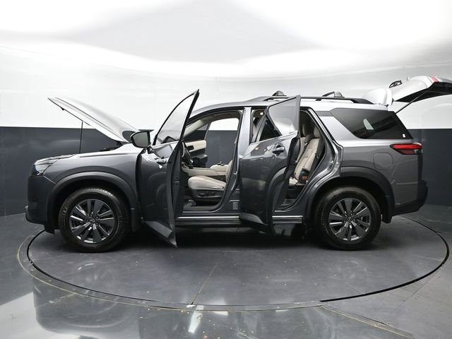 Used 2023 Nissan Pathfinder SV image 43