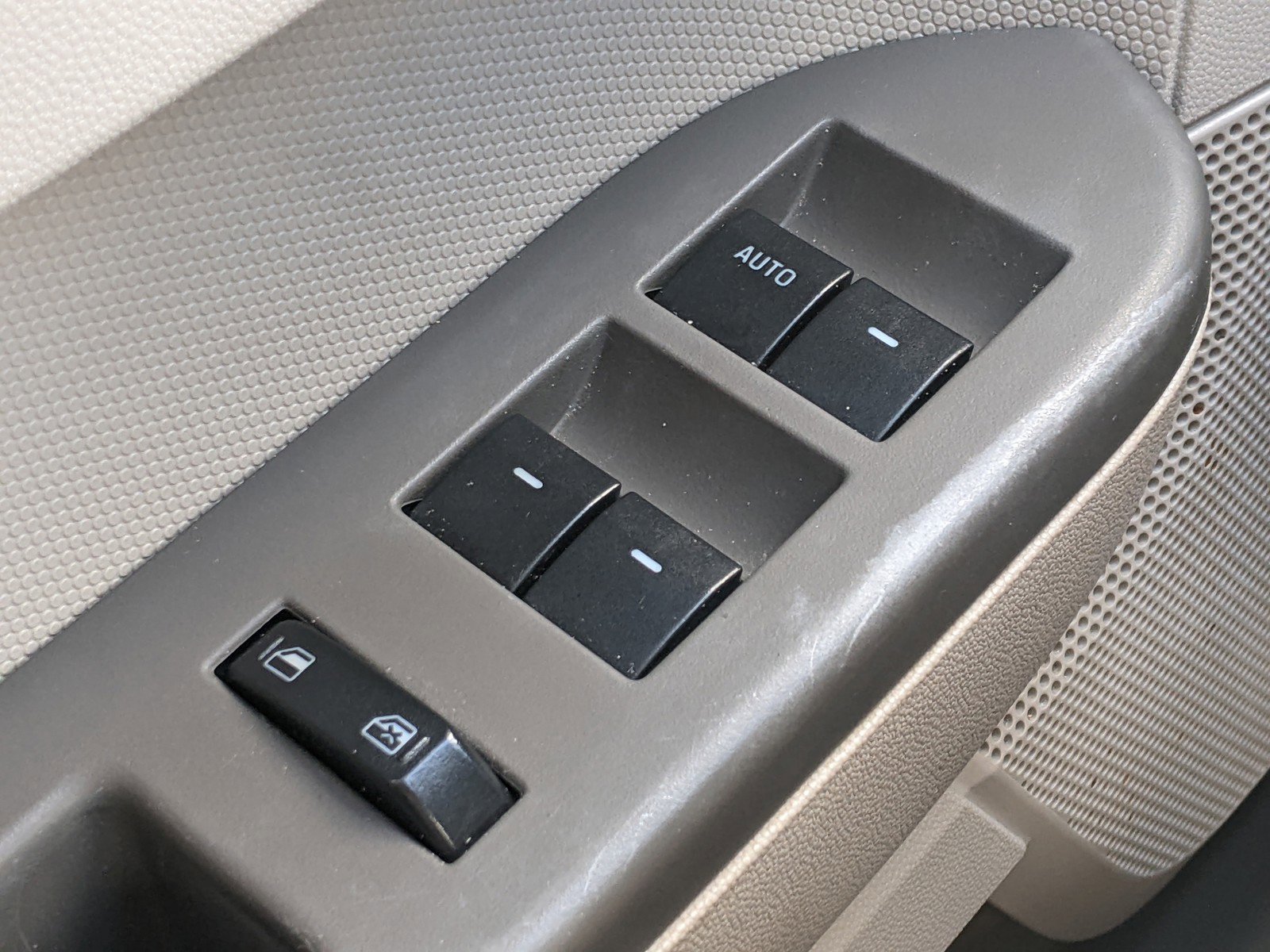 Used 2011 Ford Escape XLS w/ 101A Rapid Spec Order Code image 17