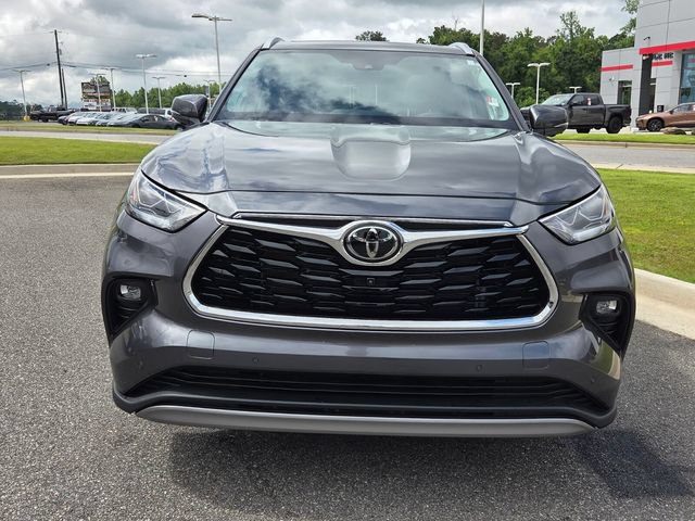 Used 2023 Toyota Highlander Platinum FWD image 2