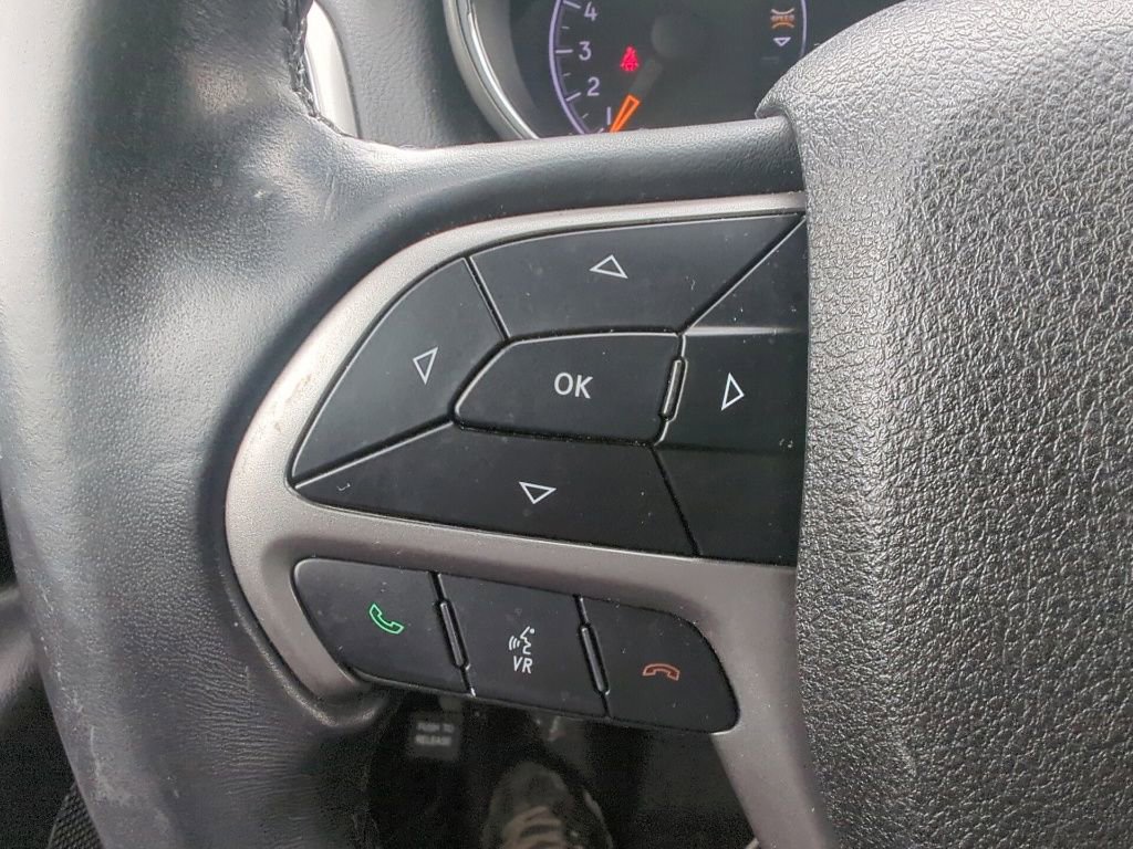 Used 2018 Jeep Grand Cherokee Laredo RWD image 30