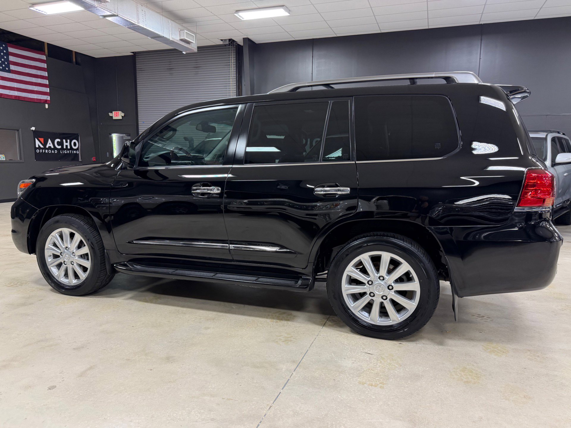 Used 2010 Lexus LX 570 4WD image 11