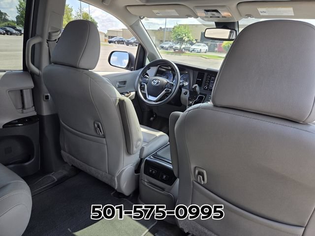 Used 2018 Toyota Sienna XLE w/ XLE Navigation Package FWD image 16