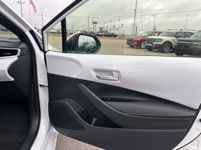 Used 2025 Toyota Corolla SE image 11