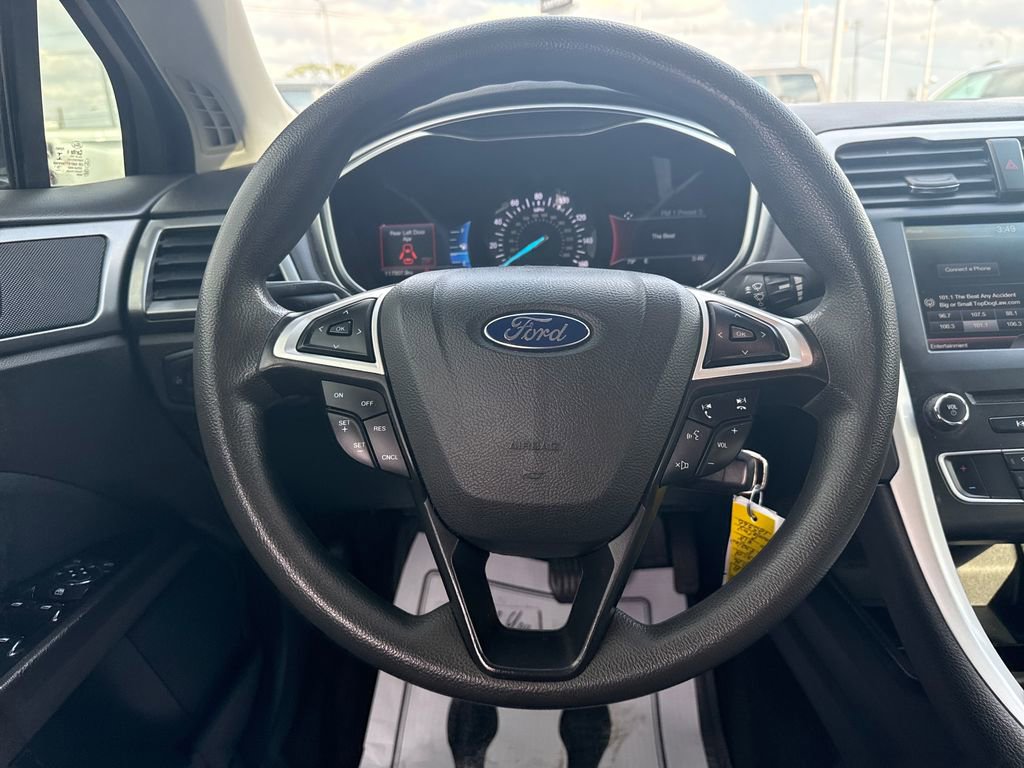 Used 2016 Ford Fusion SE image 16