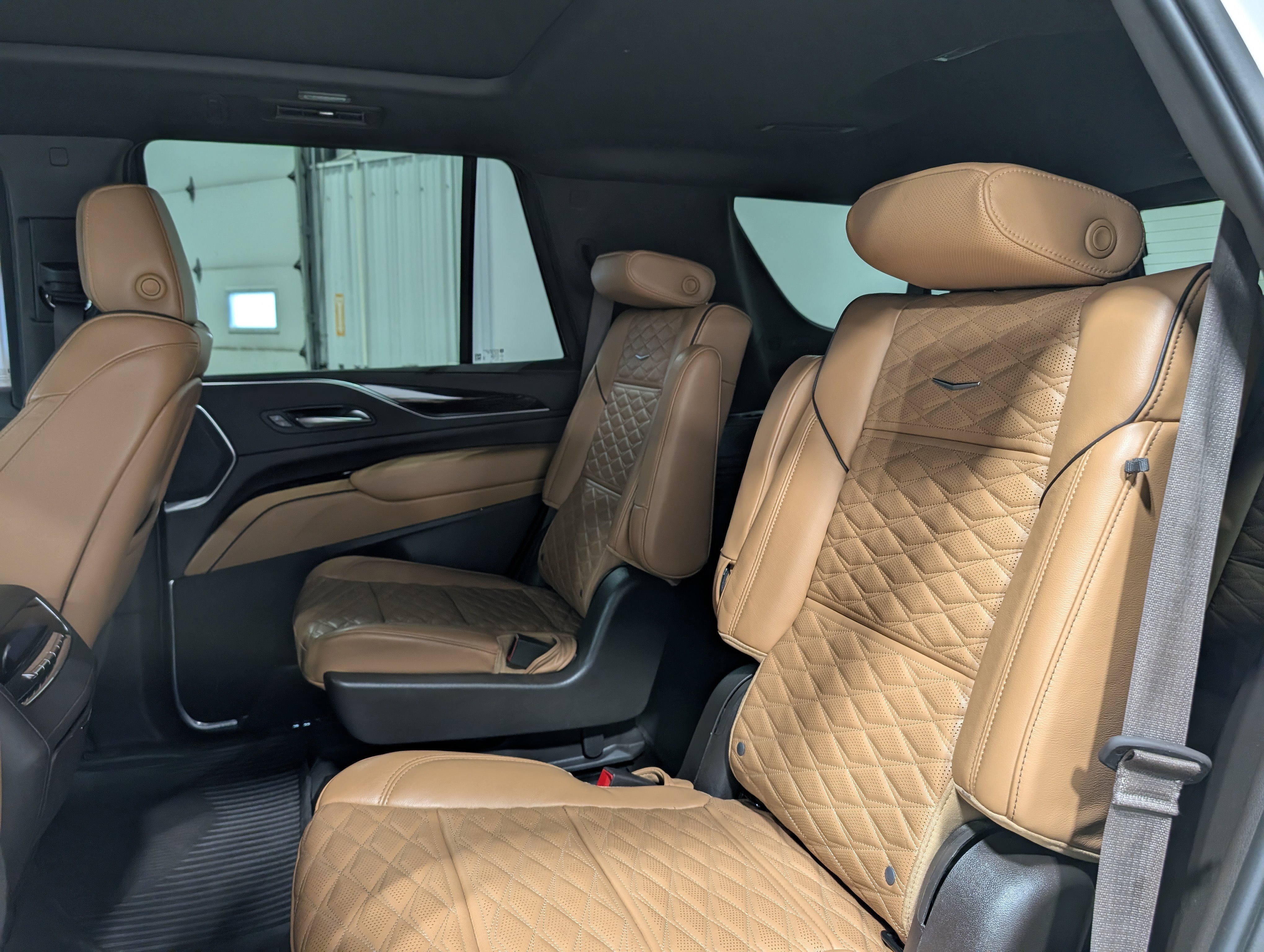 Used 2023 Cadillac Escalade Sport w/ LPO, ONYX Package AWD/4WD image 18