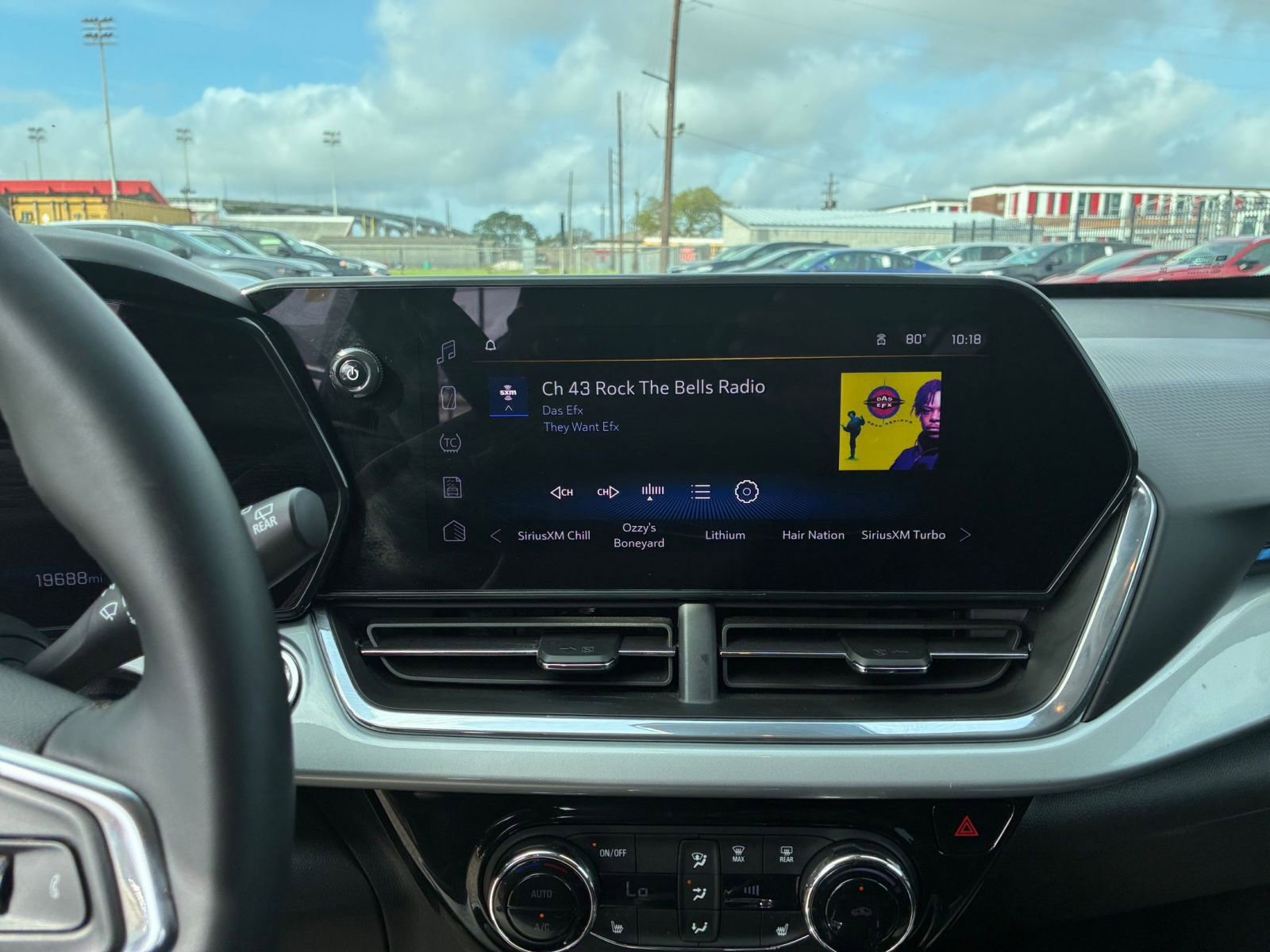 Used 2025 Chevrolet Trax LT w/ LT Convenience Package image 17