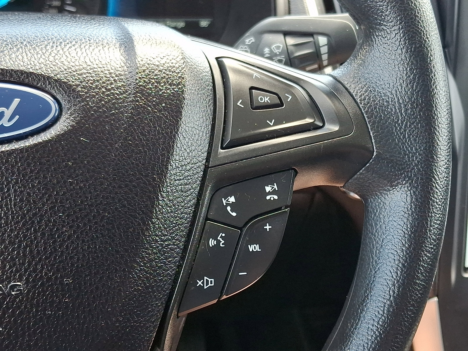 Used 2024 Ford Edge SE w/ Black Appearance Package image 21