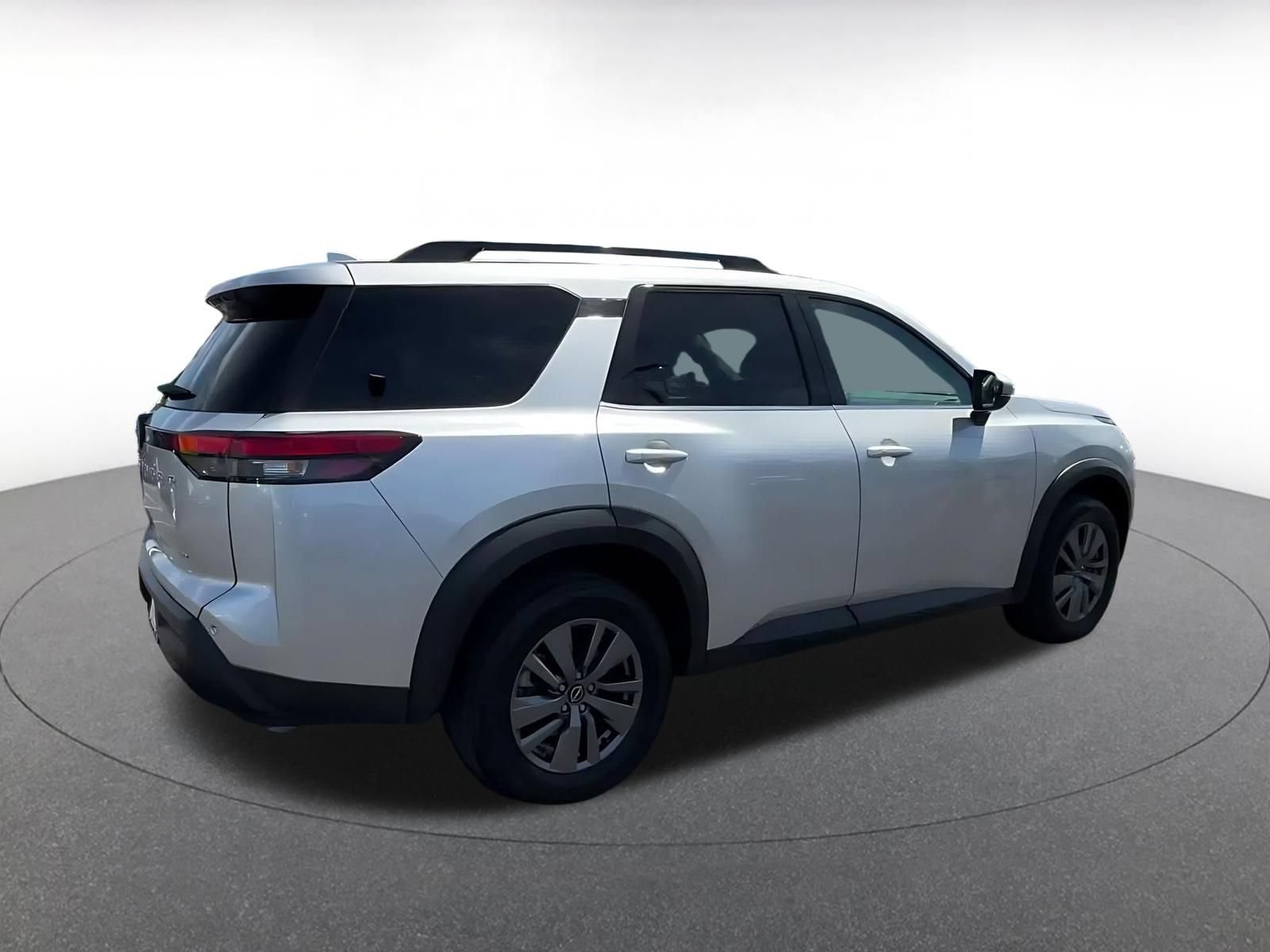 Used 2025 Nissan Pathfinder SV AWD/4WD image 14