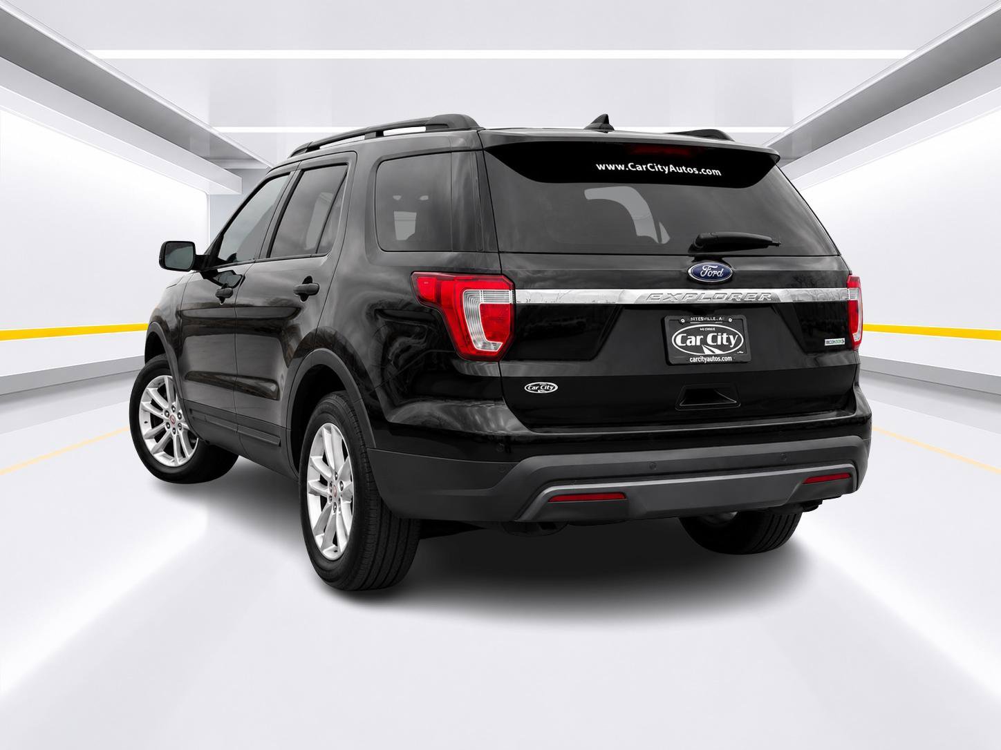Used 2017 Ford Explorer FWD image 3
