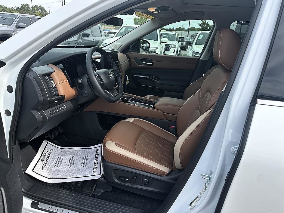 Certified 2026 Nissan Pathfinder Platinum image 13