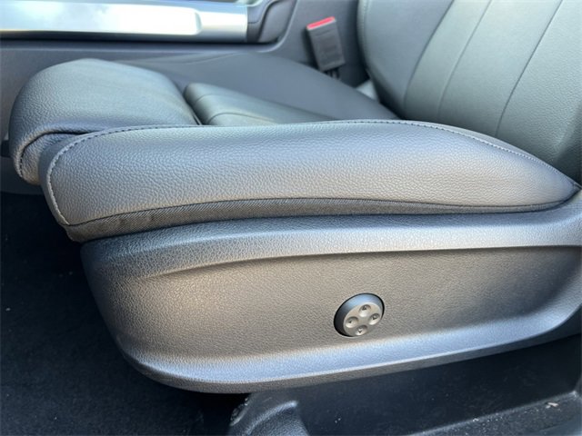 Used 2024 Mercedes-Benz GLB 250 4MATIC image 9