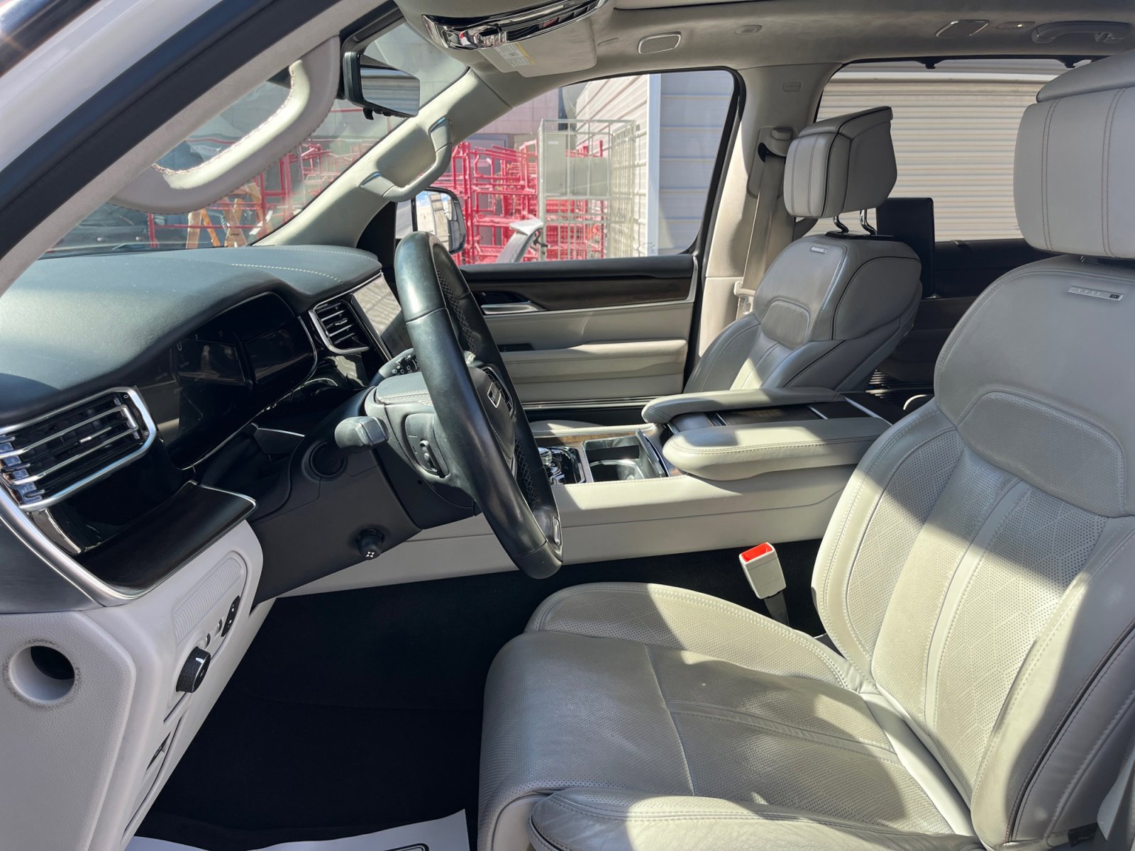 Used 2022 Jeep Grand Wagoneer Series II w/ Premium Group II image 12