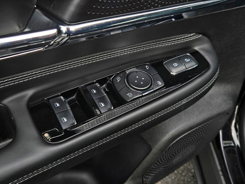 Used 2024 Lincoln Corsair Reserve image 11