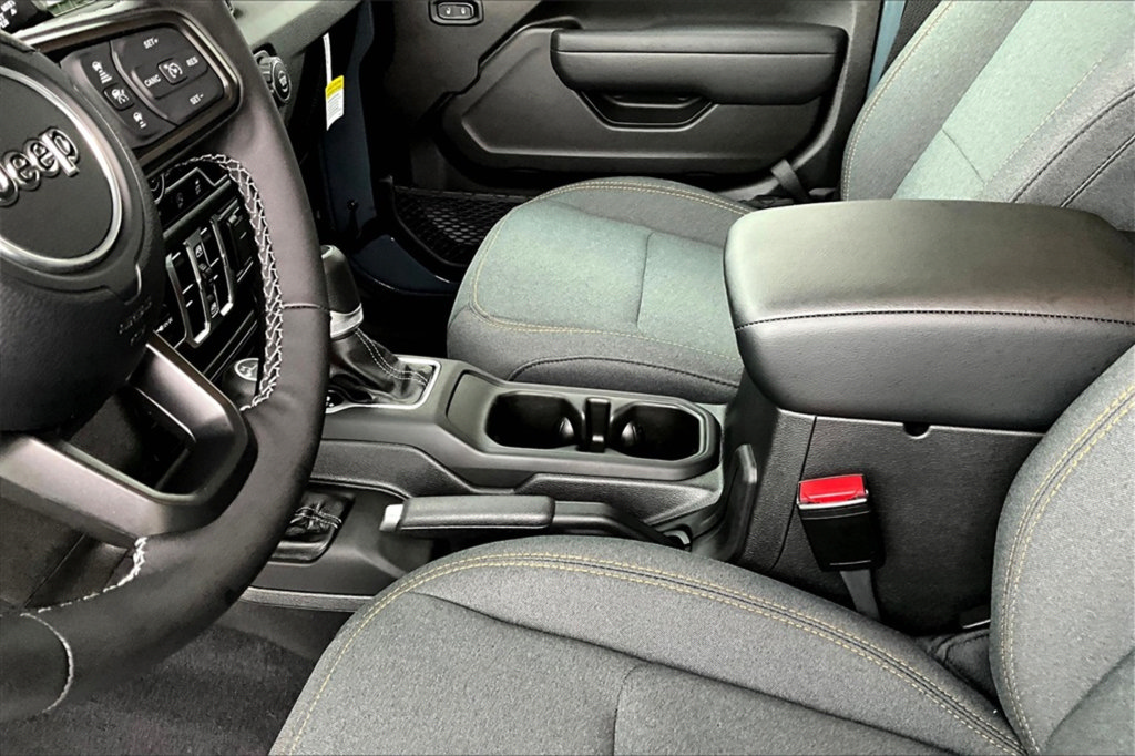 New 2025 Jeep Gladiator Sport AWD/4WD image 17