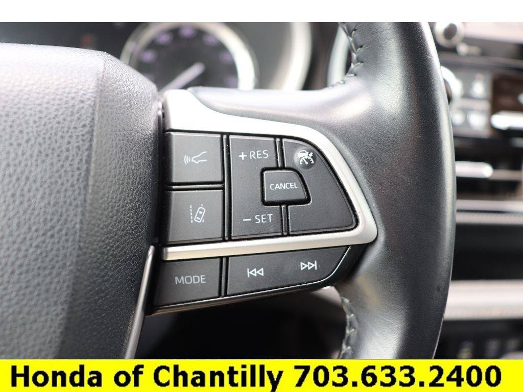 Used 2022 Toyota Highlander XSE FWD image 13